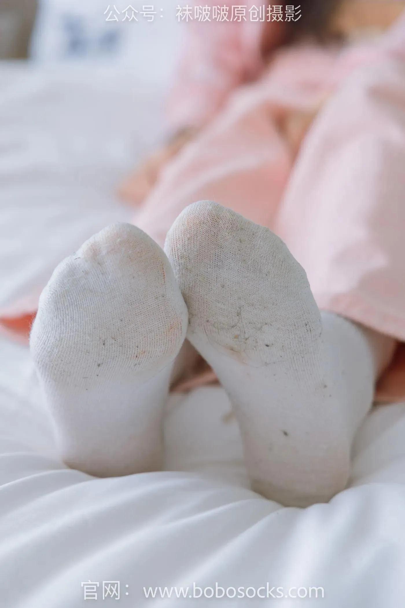 [BoBoSocks袜啵啵]NO.141 周周-运动鞋、白棉袜、裸足 [140P]插图6